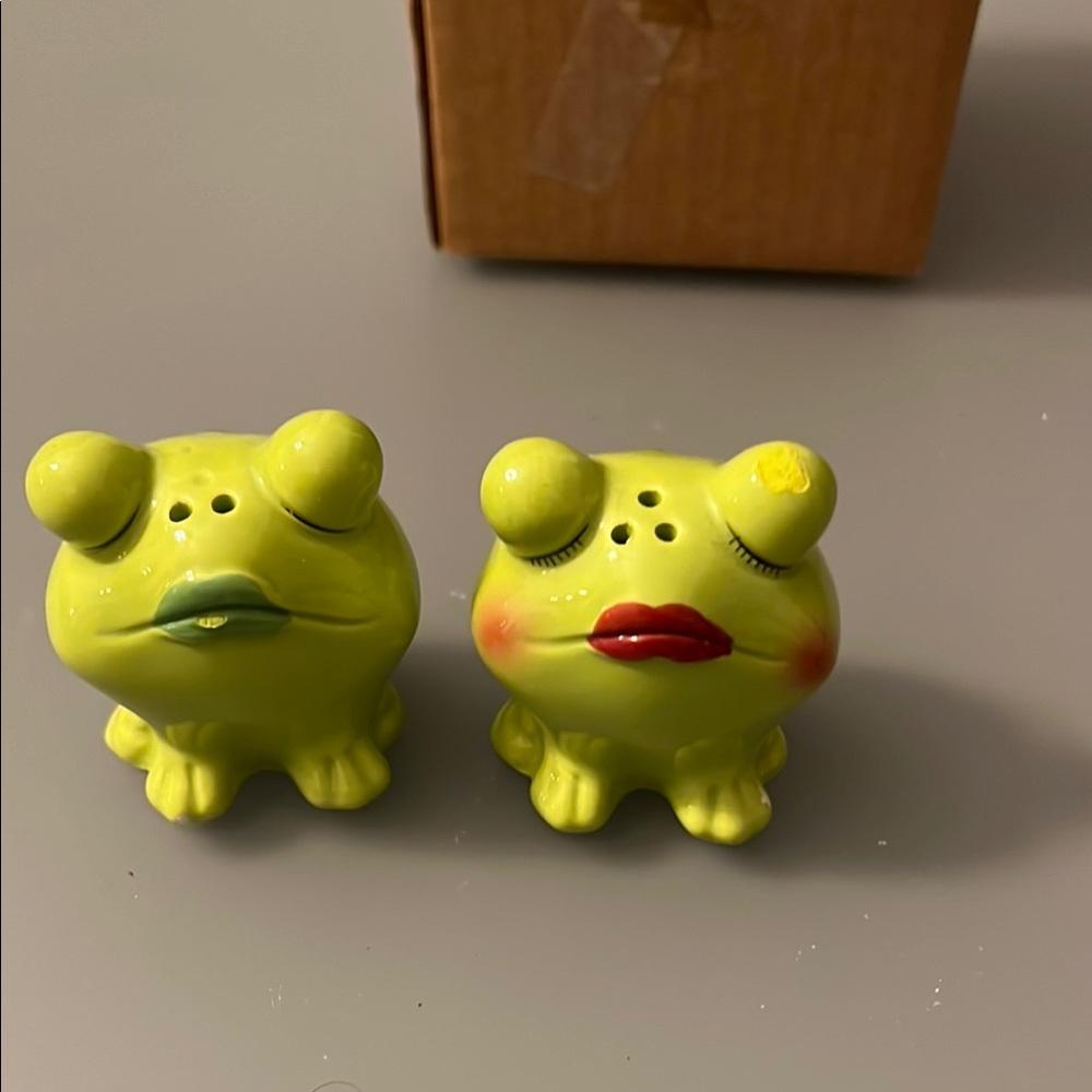 Frog Salt and Pepper Shakers - Green